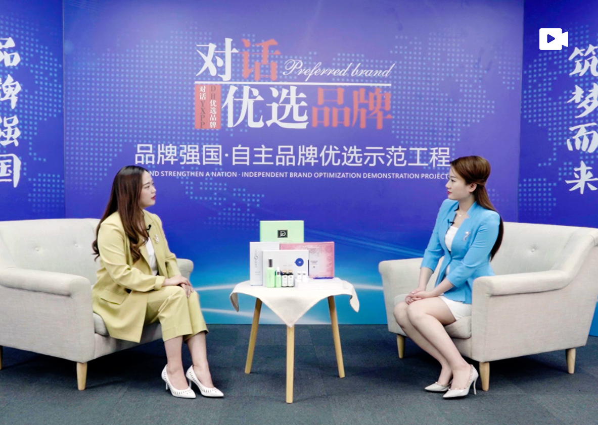 团队合影庆祝里程碑