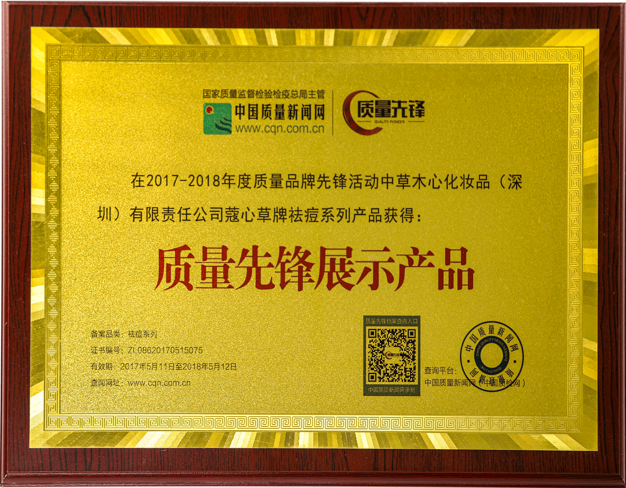 团队庆祝市场突破，办公室里洋溢着喜悦