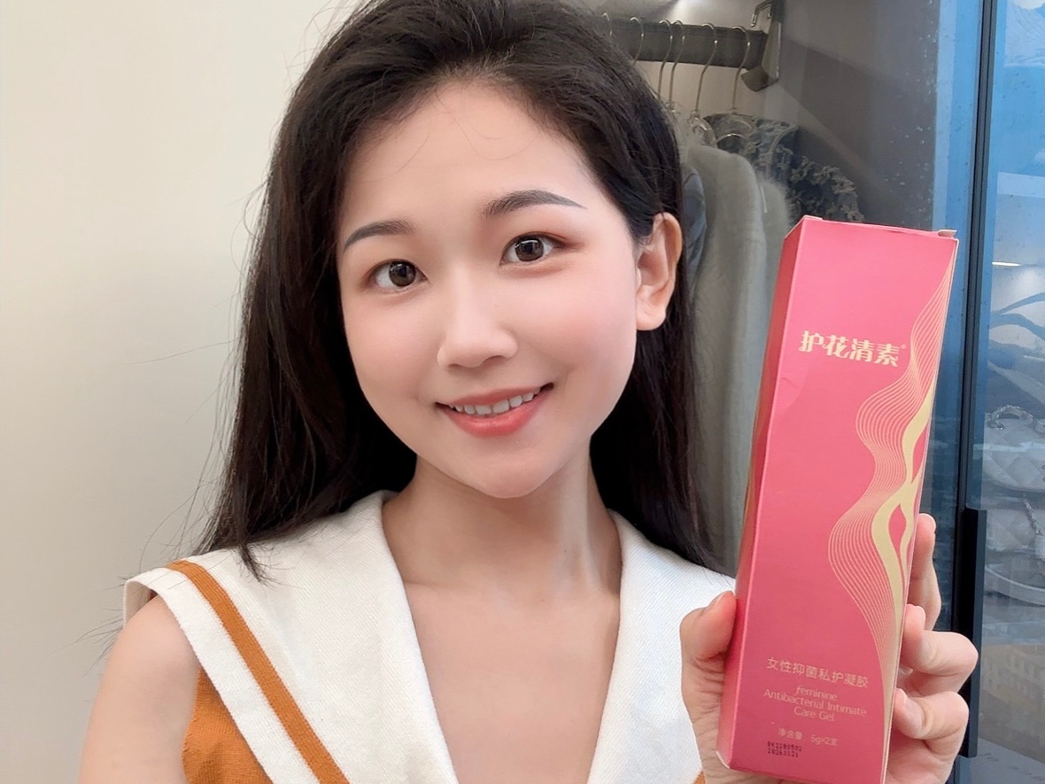 青年男性用户照片，休闲风格，户外场景