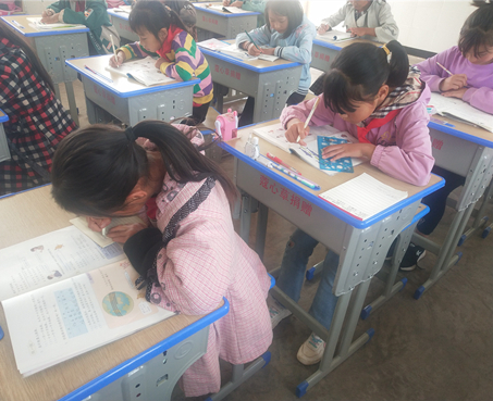 山区学校多媒体教室