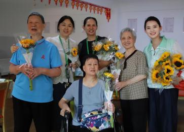 情暖母亲节，蔻心草爱心探访深圳龙华晚晴养护院